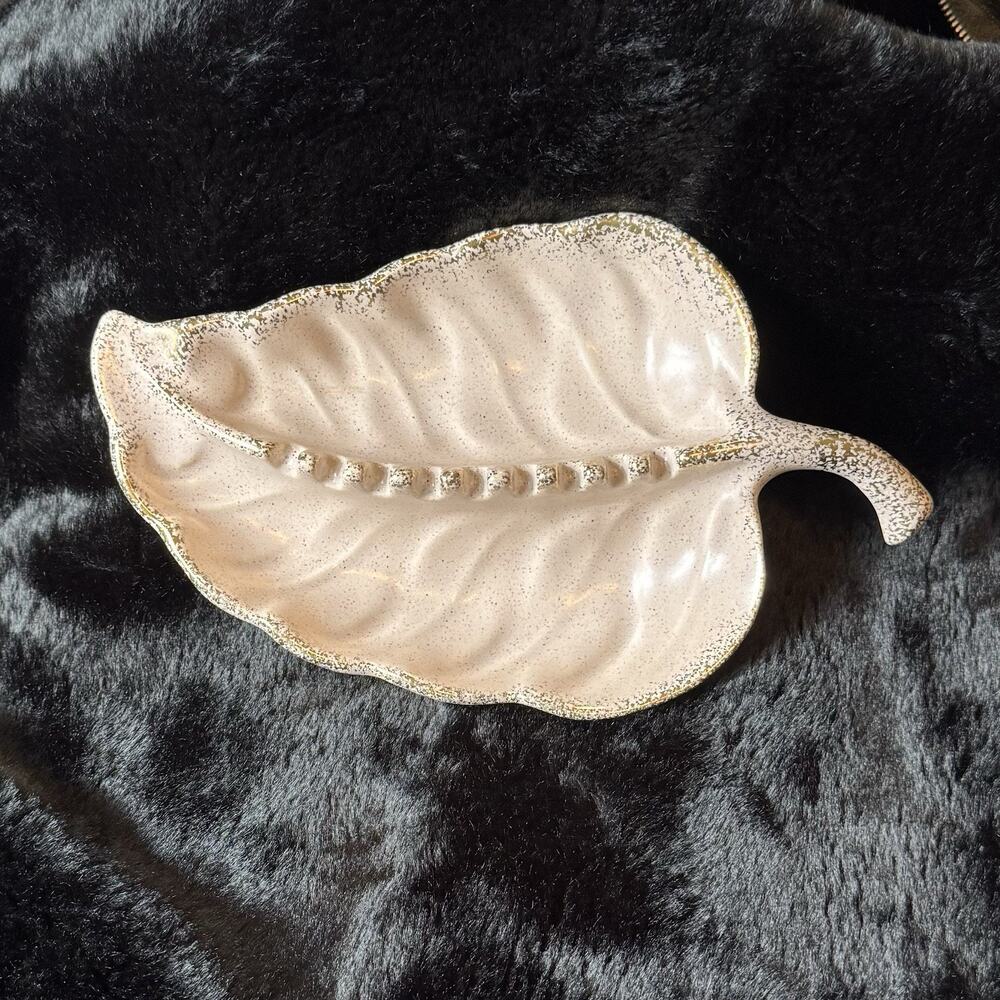 VTG Mid Century Modern Leaf Ashtray Ceramic Pearlized White Gold Trim USA 2220